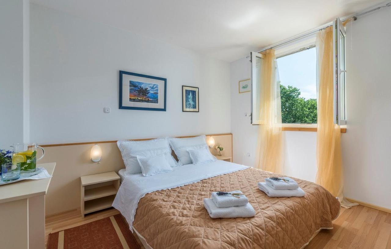 Apartment Nensi Poreč Exteriör bild