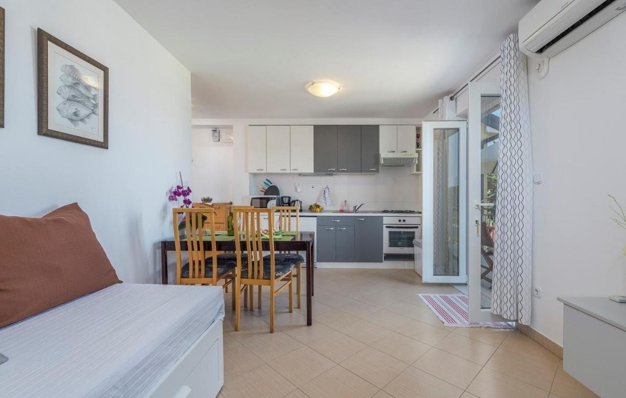 Apartment Nensi Poreč Exteriör bild