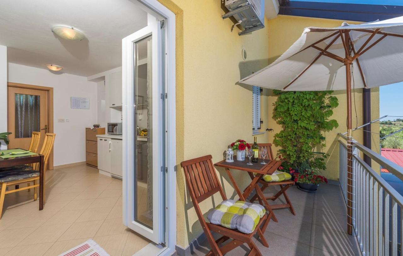 Apartment Nensi Poreč Exteriör bild